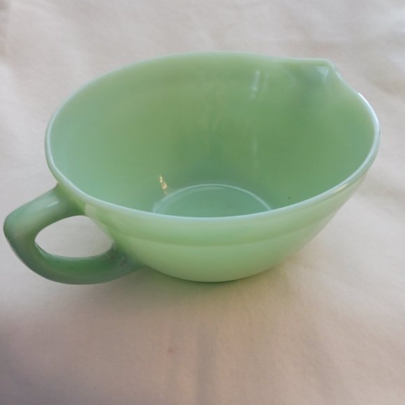 Vintage 1950's Fire King Jadeite Batter Bowl With Handle and Spout Made In USA - Picture 1 of 5